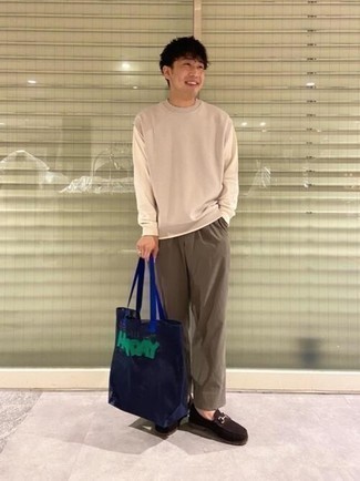 Какие лоферы носить с светло-коричневым свитшотем мужчине