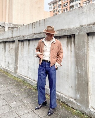 С чем носить светло-коричневую футболку мужчине