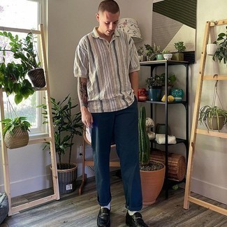 С чем носить светло-коричневую футболку мужчине