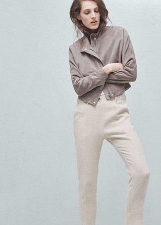 С чем носить светло-коричневые брюки-галифе женщине