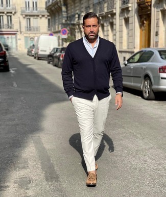 С чем носить светло-коричневые лоферы с кисточками