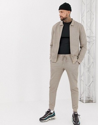 С чем носить светло-коричневый спортивный костюм мужчине