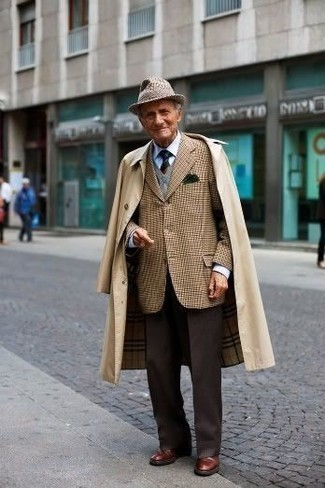 Какие пиджаки носить с светло-коричневым плащом мужчине