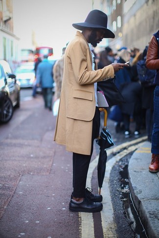 Какие туфли дерби носить с светло-коричневым плащом