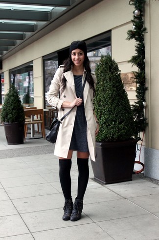 Какие ботильоны на шнуровке носить с светло-коричневым плащом