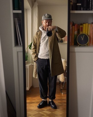 С чем носить светло-коричневый плащ мужчине