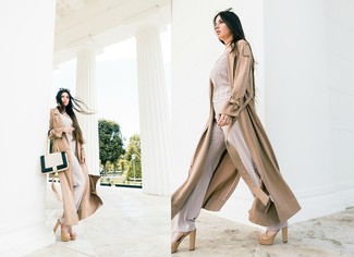 С чем носить светло-коричневый плащ женщине