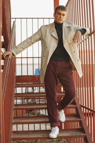 Какие водолазки носить с светло-коричневым плащом мужчине