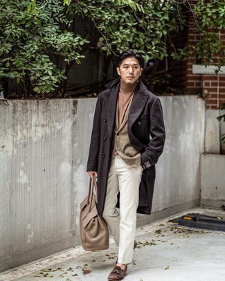 Какие лоферы носить с светло-коричневой водолазкой мужчине