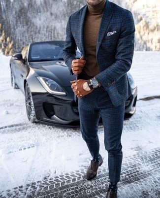 Какие оксфорды носить с светло-коричневой водолазкой