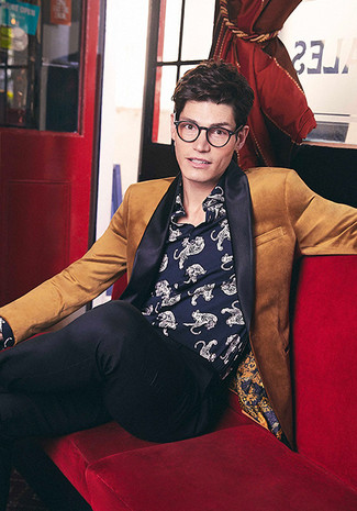 С чем носить светло-коричневый бархатный пиджак мужчине