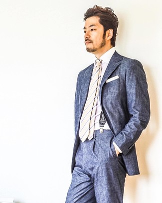 С чем носить светло-коричневый галстук в вертикальную полоску мужчине