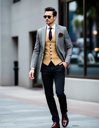 Как носить светло-коричневый жилет с серым пиджаком