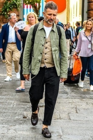 Какие куртки-рубашки носить с светло-коричневым жилетом