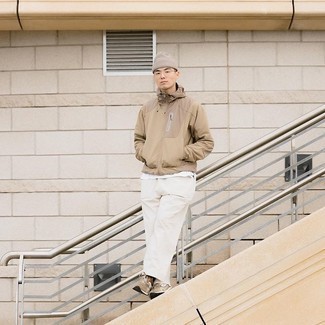 Как носить светло-коричневую ветровку с белыми брюками чинос