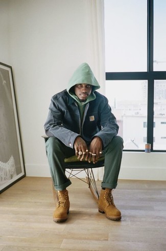 С чем носить светло-коричневые рабочие ботинки мужчине