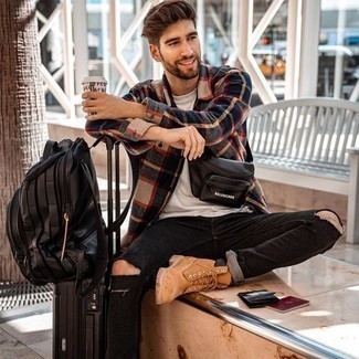 С чем носить светло-коричневые рабочие ботинки мужчине