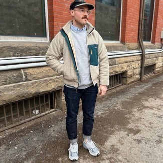 С чем носить светло-коричневый свитер на молнии мужчине