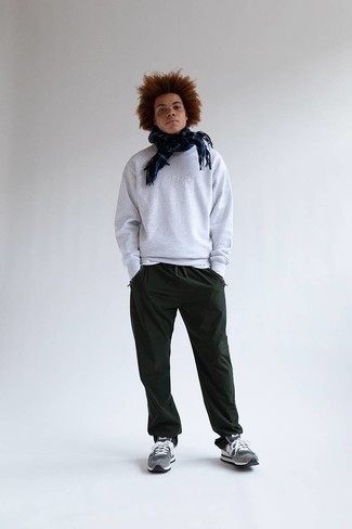 Как носить майку с кроссовками мужчине