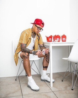 Как носить майку с кроссовками мужчине