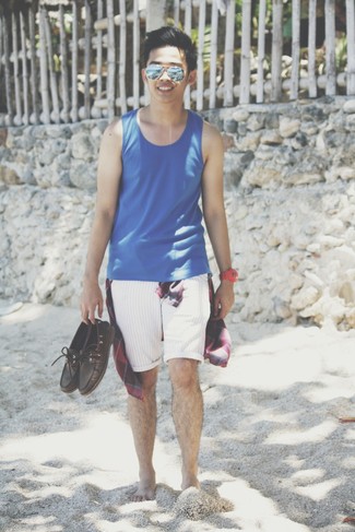 Как носить майку с топсайдерами