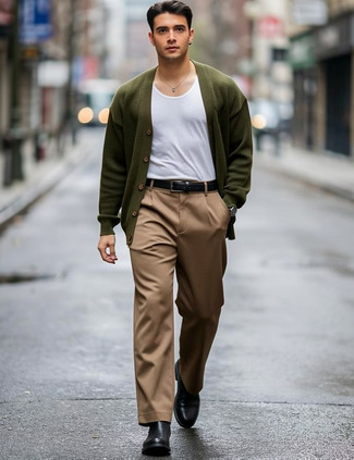 Как носить майку с брюками чинос