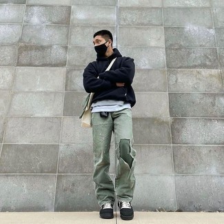 Как носить майку с футболкой с круглым вырезом мужчине