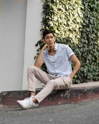 Как носить майку с высокими кедами мужчине