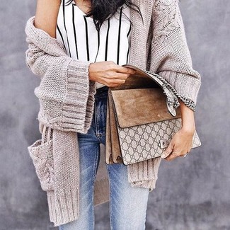 Как носить майку с джинсами женщине