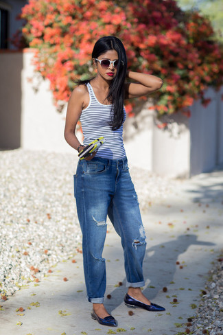 Как носить майку с лоферами женщине