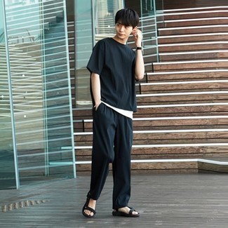 Как носить майку с сандалиями мужчине