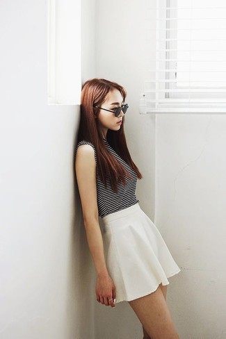 Как носить майку с короткой юбкой-солнце