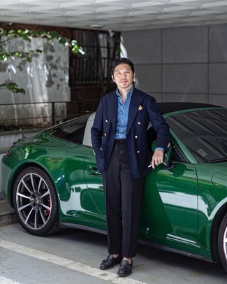 Как носить лоферы с кисточками с двубортным пиджаком