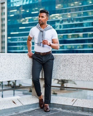 Как носить лоферы с кисточками с футболкой-поло