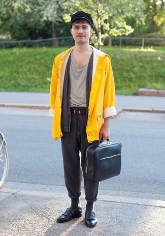 Как носить лоферы с кисточками с дождевиком