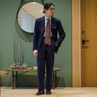 Как носить лоферы с кисточками с костюмом