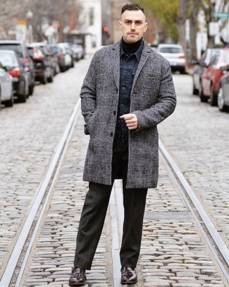 Как носить лоферы с кисточками с водолазкой