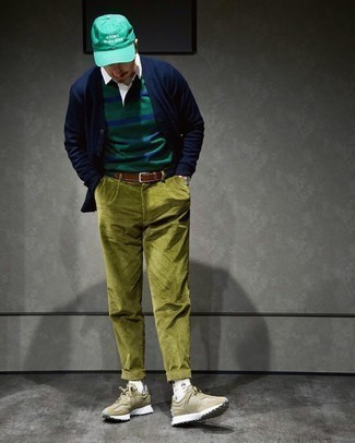 С чем носить темно-бирюзовые кроссовки мужчине