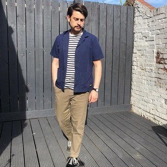 С чем носить темно-бирюзовые кроссовки мужчине