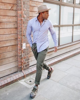 С чем носить темно-бирюзовые кроссовки мужчине