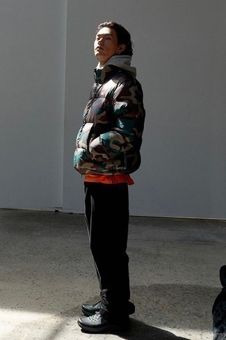 С чем носить темно-бирюзовые кроссовки мужчине