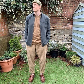 С чем носить темно-бирюзовую шапку мужчине