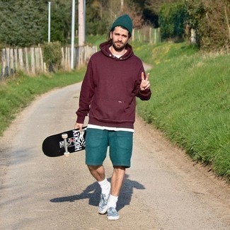 С чем носить темно-бирюзовую шапку мужчине