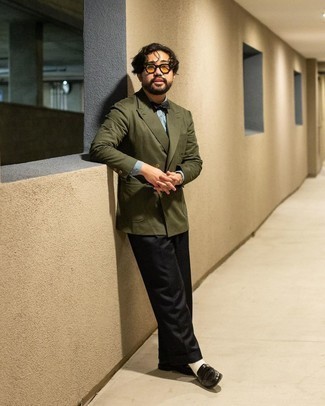 Какие лоферы носить с темно-бирюзовым пиджаком мужчине