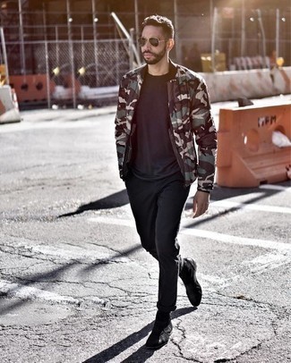 Как носить темно-бирюзовый бомбер с черными брюками чинос