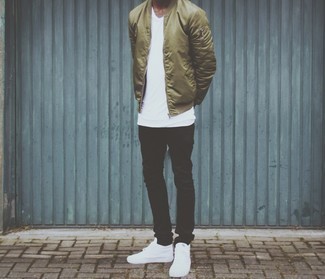 Какие высокие кеды носить с темно-бирюзовым бомбером мужчине