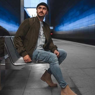 Какие джинсы носить с темно-бирюзовым бомбером мужчине