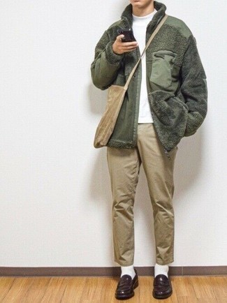 Какие водолазки носить с темно-бирюзовым бомбером мужчине