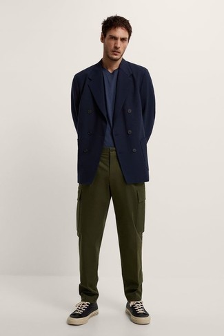 С чем носить темно-бирюзовые брюки карго