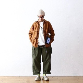 С чем носить темно-бирюзовые брюки карго